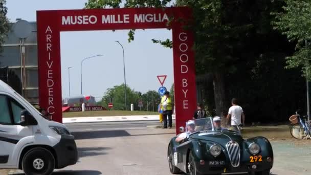 Juni 2022De Jaarlijkse Rally Van Vintage Auto 1000 Mijl Brescia Rechtenvrije Stockvideo