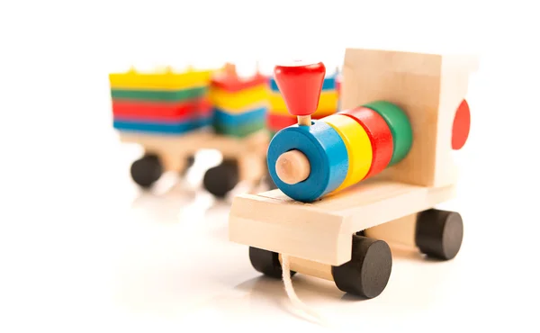 木制益智玩具。孤立的多彩火车 — 图库照片