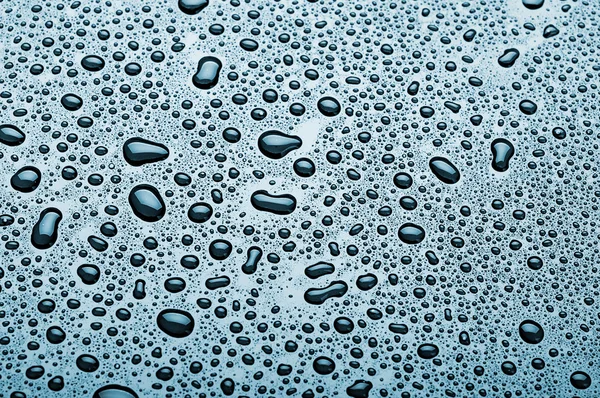 Gotas de água são azuis — Fotografia de Stock