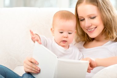 Anne bebek Divan kitap okuma