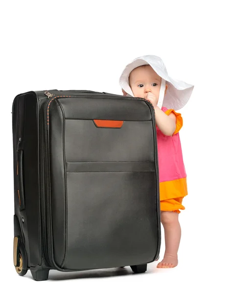 Babymeisje met bagage koffer — Stockfoto