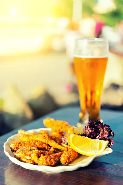 Glass of beer and fish — Stock Photo, Image