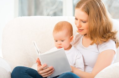 Anne bebek Divan kitap okuma