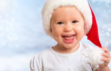 Mavi Noel şapkalı güzel komik bebek