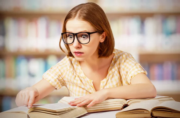 Funny surprised girl  with glasses reading books — Stock Photo, Image