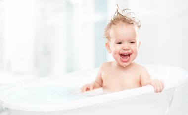 gülüyor ve banyo banyo mutlu komik bebek