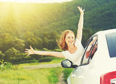 Картина, постер, плакат, фотообои "happy woman looks out the car window on nature", артикул 47741111