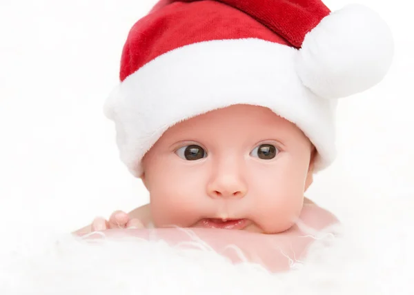 Bebê recém-nascido bonito em chapéu de Natal — Fotografia de Stock