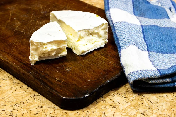 Camembert Cheese Wooden Board — Stock Photo, Image