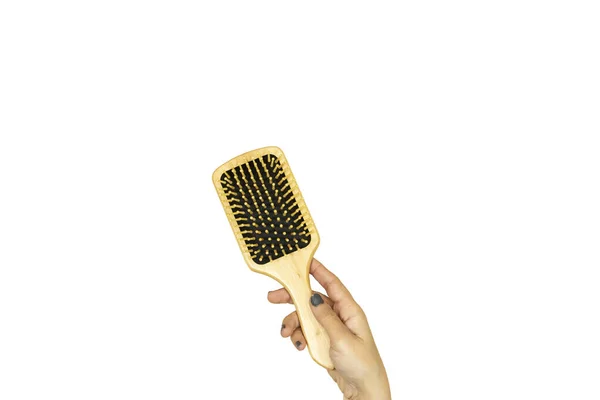 Gros Plan Femme Main Tenant Une Brosse Cheveux Bois Isolé — Photo