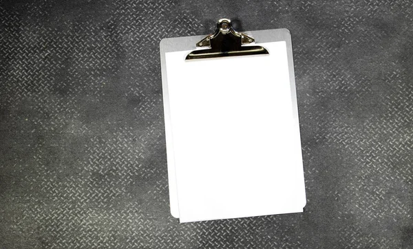 Κλασικό Μεταλλικό Πρόχειρο Λευκό Λευκό Χαρτί Απομονωμένο Φόντο Grunge — Φωτογραφία Αρχείου