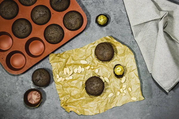 Muffin Noci Cioccolato Fatti Casa Con Tovagliolo Cioccolato Candito — Foto Stock