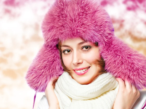Woman in a warm hat — Stock Photo, Image
