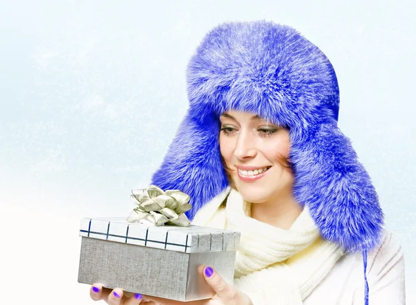 Beautiful woman in a warm hat — Stock Photo, Image