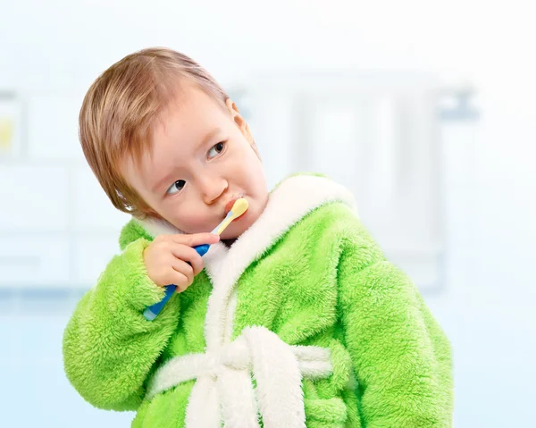 Ragazza lavarsi i denti — Foto Stock