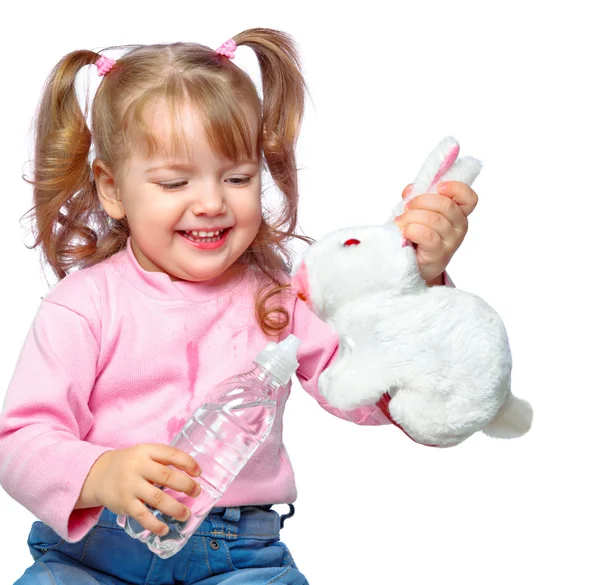 Little girl waters the rabbit with water — Stock Photo, Image