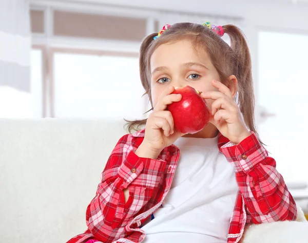 Little girl eating apples — Stock Photo, Image