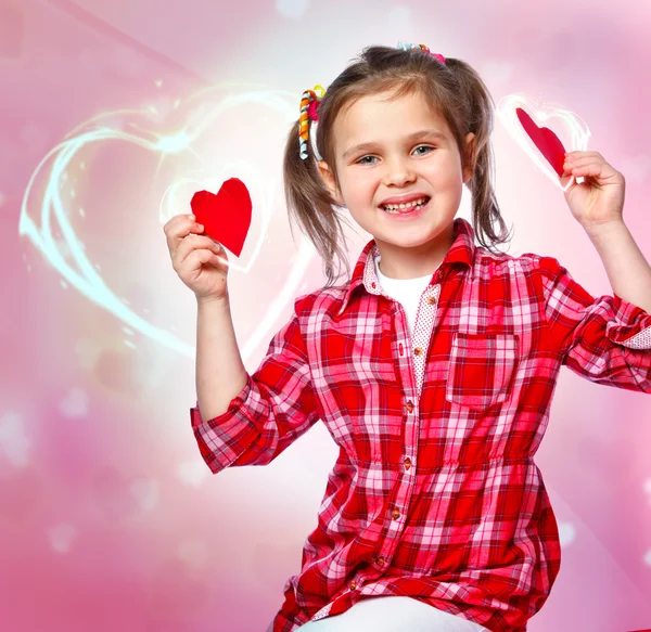 Bambina con un cuore in mano — Foto Stock