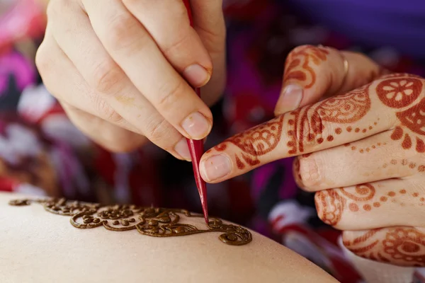 Henna arte en la mujer — Foto de Stock