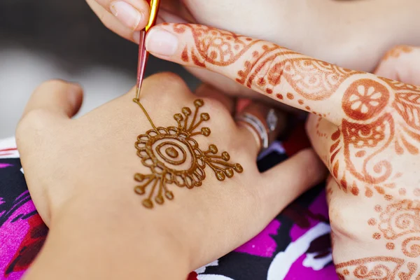 Henna τέχνης σε γυναίκα Εικόνα Αρχείου