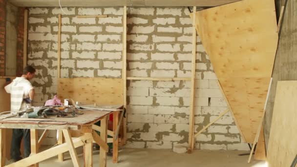 Instalación de tableros de madera — Vídeo de stock