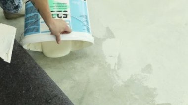 Halı yapıştırmak için tutkal