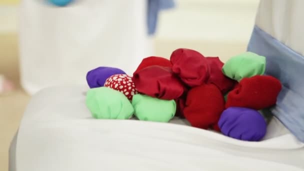 Bolas coloridas de tecido — Vídeo de Stock