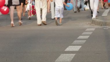 Erkekler ve yaya geçidi makineleri. cranking