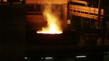 kova sıcak metal ile açın