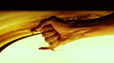 kum animasyon boyalı kız