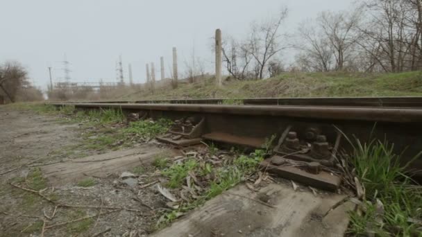 Camera wordt verplaatst naar de roerende rail — Stockvideo