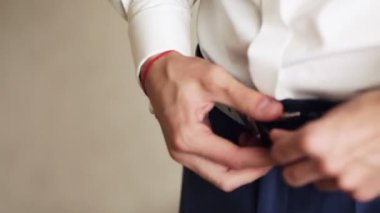 damat üzerinde kemer altına koyarak