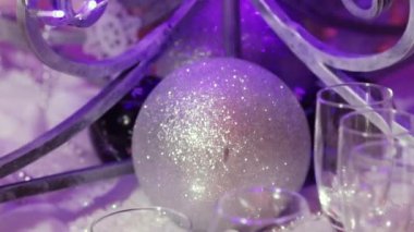 metal çerçeve içinde form Noel ağacı