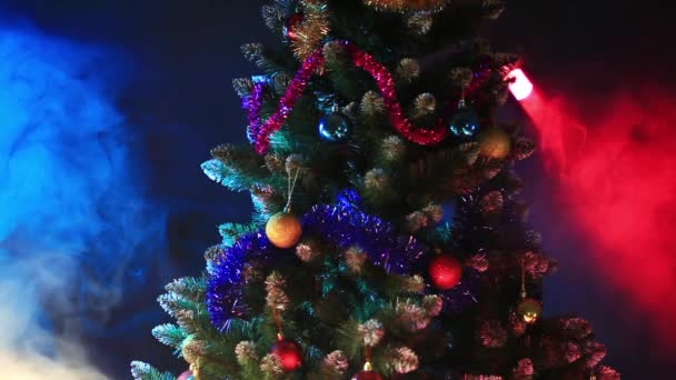 Прикрашена новорічна ялинка — стокове відео