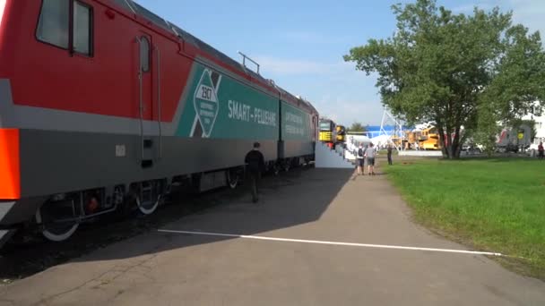 Exhibition of rolling stock within the framework of the International Railway Salon of 1520 space PRO Dvizhenie.Expo — Stock Video