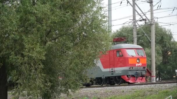 Uluslararası demiryolu ekipmanları ve teknoloji fuarı Fuarı 1520. Dinamik sergi. SSCB ve Rusya 'nın tarihi ve eski buhar lokomotifleri — Stok video