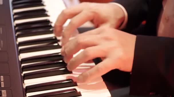 Male hands on keys of electronic keyboards — Stock Video