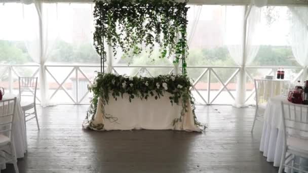 Salón de bodas de banquete en el verano — Vídeos de Stock