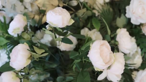 Blumenstrauß aus weißer Rose — Stockvideo