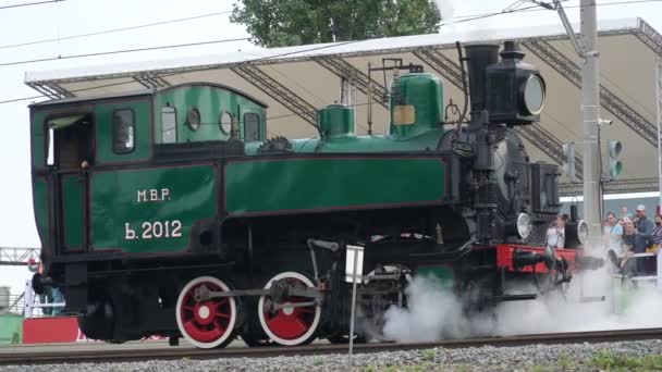 Fiera internazionale delle attrezzature e tecnologie ferroviarie Expo 1520. Esposizione dinamica. Locomotive a vapore storiche e vecchie dell'URSS e la Russia — Video Stock