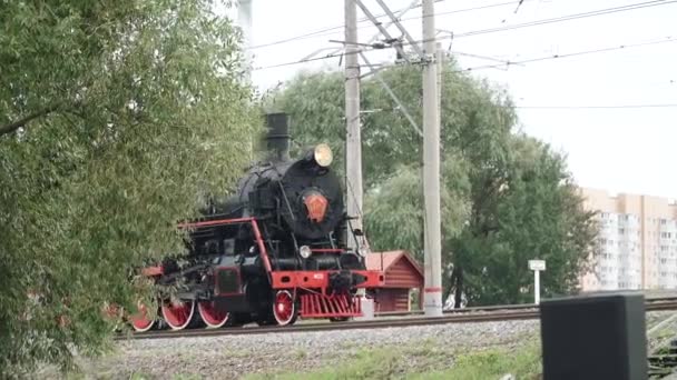 Feria internacional de equipos y tecnologías ferroviarias Expo 1520. Exposición dinámica. Locomotoras de vapor históricas y antiguas de la URSS y Rusia — Vídeo de stock