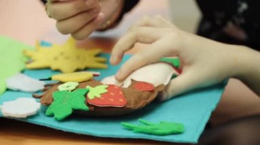 Beyin felci geçirmiş bir çocuğun eğitici oyunu