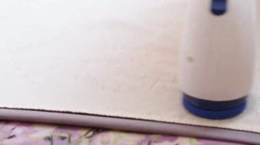 Yataktaki topakları kaldırmak için makine