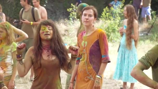Holi Colors Festival in de natuur — Stockvideo