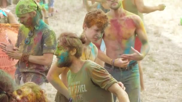 Holi Colors Festival en la naturaleza — Vídeos de Stock