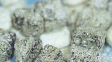 Masada uzun haşlanmış pirinç.