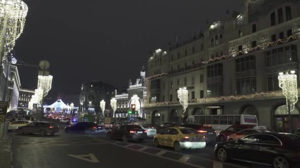 Año Nuevo y Navidad iluminación y decoración de las calles del hotel Metropol — Vídeo de stock