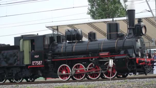 Fiera internazionale delle attrezzature e tecnologie ferroviarie Expo 1520. Esposizione dinamica. Locomotive a vapore storiche e vecchie dell'URSS e la Russia — Video Stock