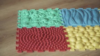 Anne ve çocuk yürüyüşü.