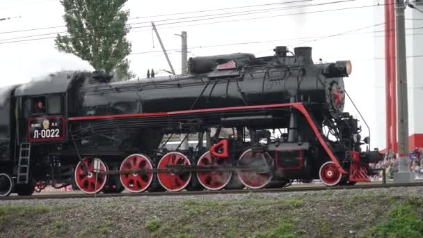 Feira internacional de equipamentos e tecnologias ferroviárias Expo 1520. Exposição dinâmica. Locomotivas a vapor históricas e antigas da URSS e da Rússia — Vídeo de Stock